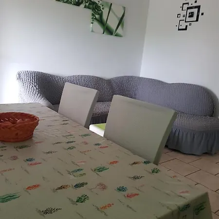 Mira Tresk Otok Вир