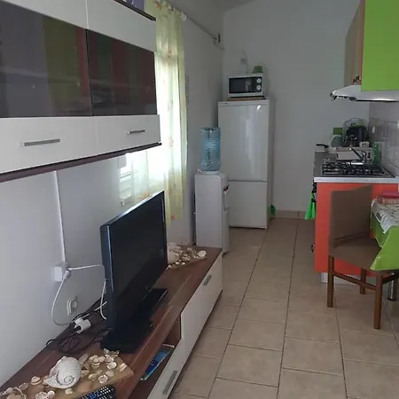 Mira Tresk Otok Apartment *