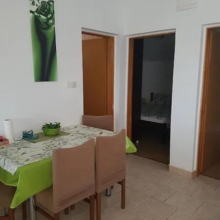 Appartement Mira Tresk Otok