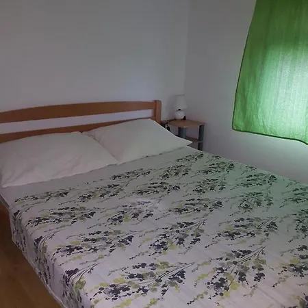 Mira Tresk Otok