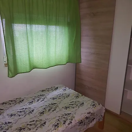 Appartement Mira Tresk Otok