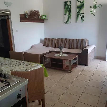 Mira Tresk Otok Apartment *