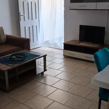 Mira Tresk Otok דירה *