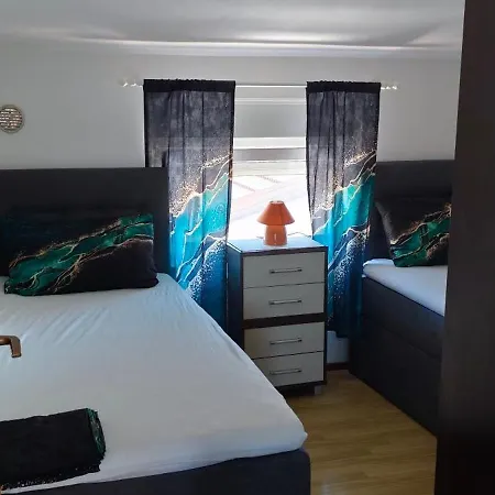 Mira Tresk Otok דירה ויר