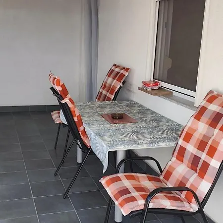 Apartment Mira Tresk Otok
