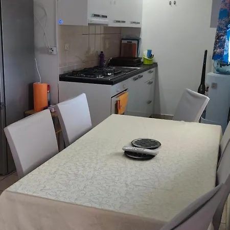 Mira Tresk Otok דירה *